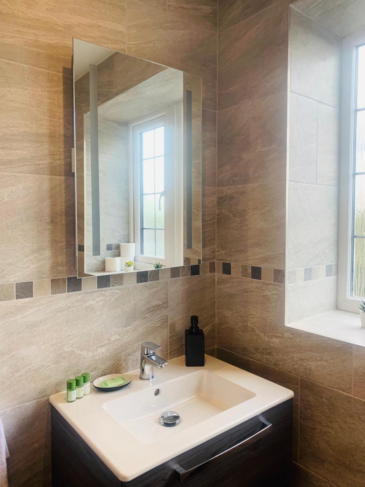 Newly Renovated, Modern 3 Bed Apartment Walmersley Extérieur photo